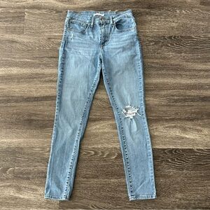 Levi’s 721 High Rise Skinny Jeans Women’s Size 30 Light Wash Distressed Ripped